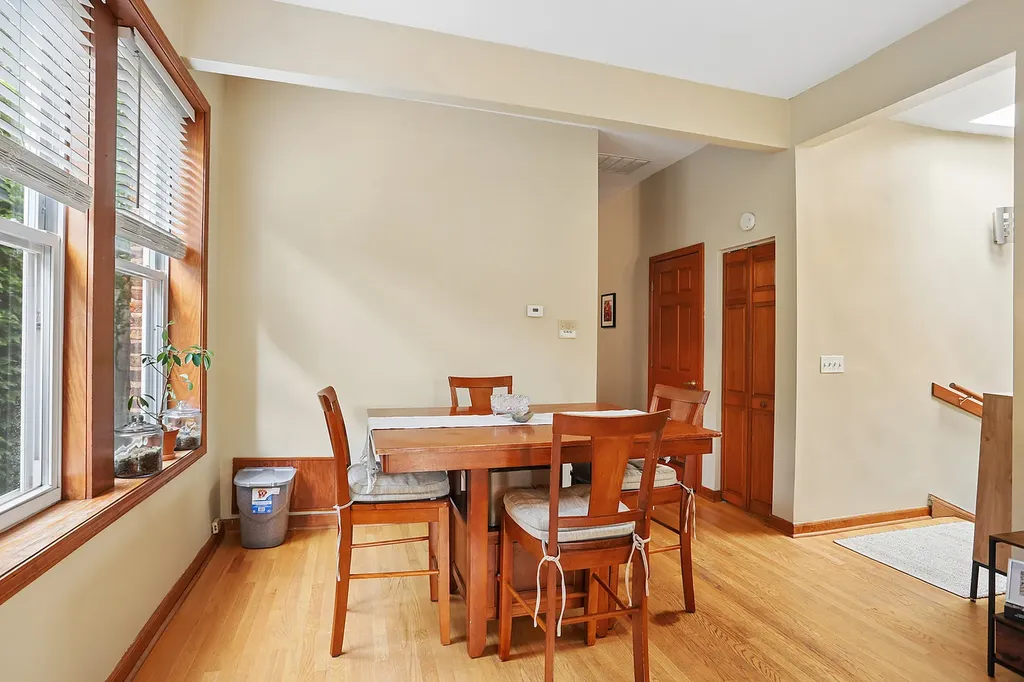 938 North Damen Avenue Chicago IL 60622