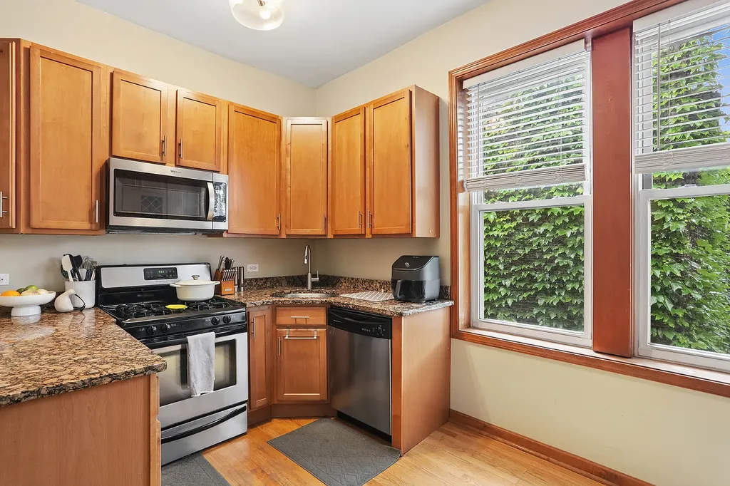 938 North Damen Avenue Chicago IL 60622
