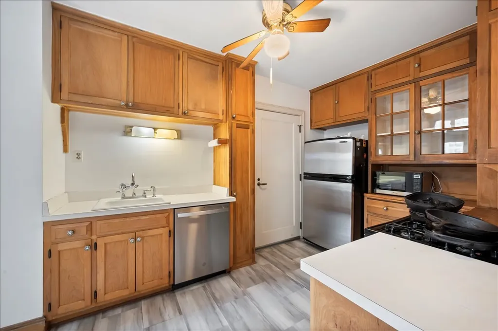2440 North Lakeview Avenue Chicago IL 60614