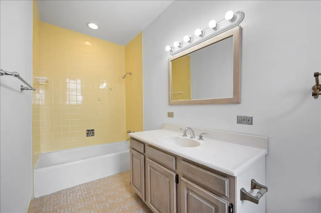 2440 North Lakeview Avenue Chicago IL 60614