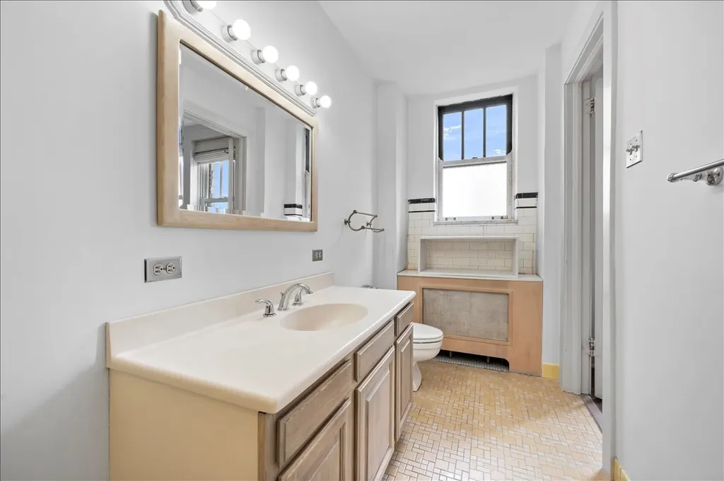 2440 North Lakeview Avenue Chicago IL 60614