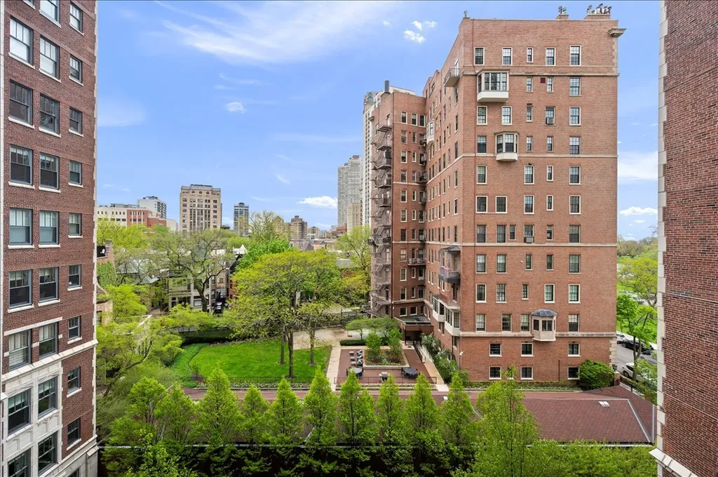 2440 North Lakeview Avenue Chicago IL 60614