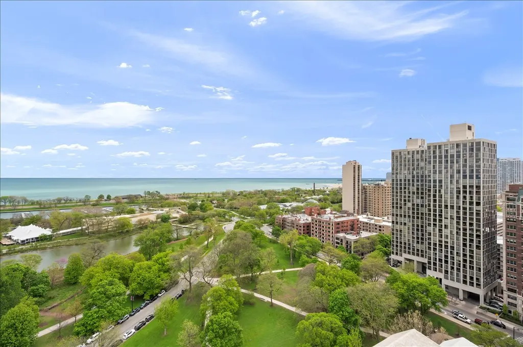 2440 North Lakeview Avenue Chicago IL 60614