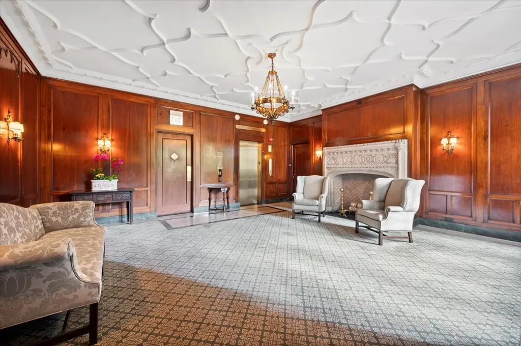 2440 North Lakeview Avenue Chicago IL 60614