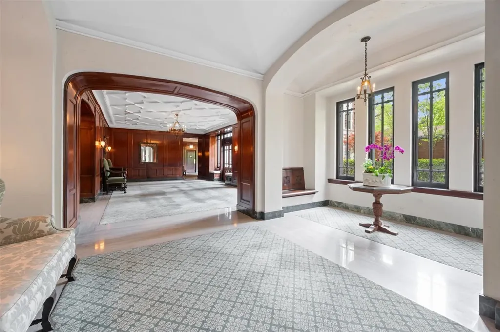 2440 North Lakeview Avenue Chicago IL 60614