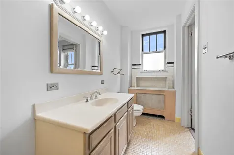 2440 North Lakeview Avenue Chicago IL 60614