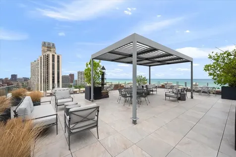 2440 North Lakeview Avenue Chicago IL 60614