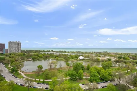 2440 North Lakeview Avenue Chicago IL 60614