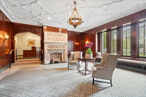 2440 North Lakeview Avenue Chicago IL 60614