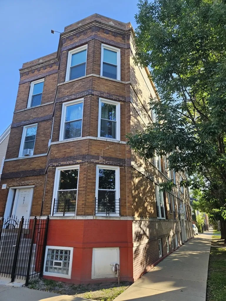 901 North Francisco Avenue Chicago IL 60622