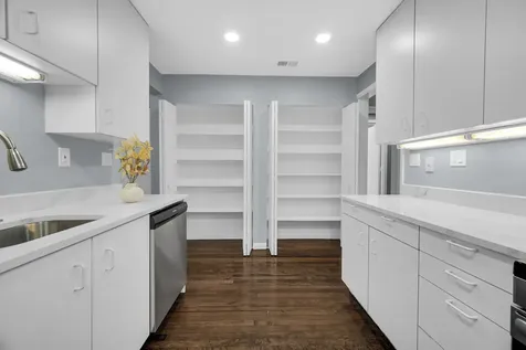 819 West Lawrence Avenue Chicago IL 60640