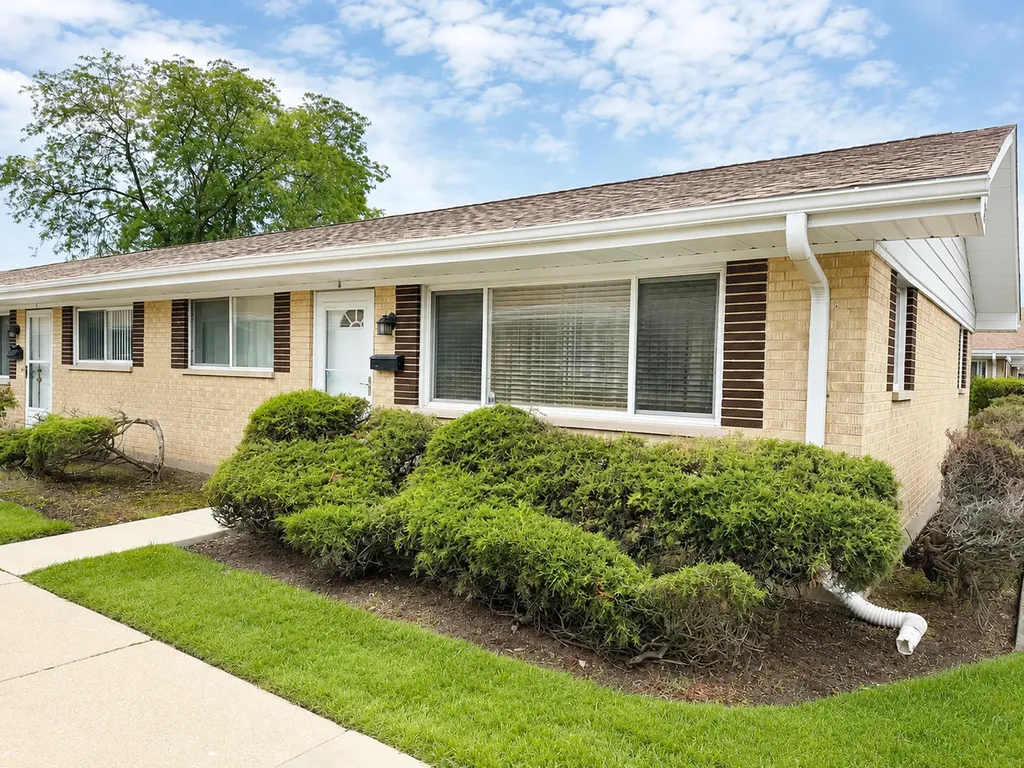 813 Valley Stream Drive Wheeling IL 60090