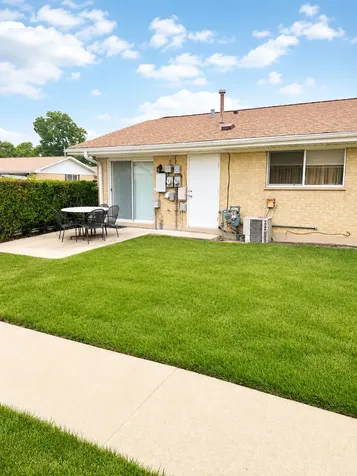 813 Valley Stream Drive Wheeling IL 60090
