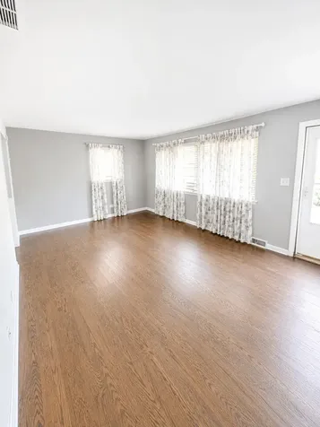 813 Valley Stream Drive Wheeling IL 60090