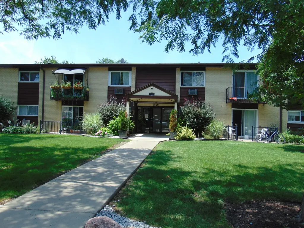 9588 North Terrace Place Des Plaines IL 60016