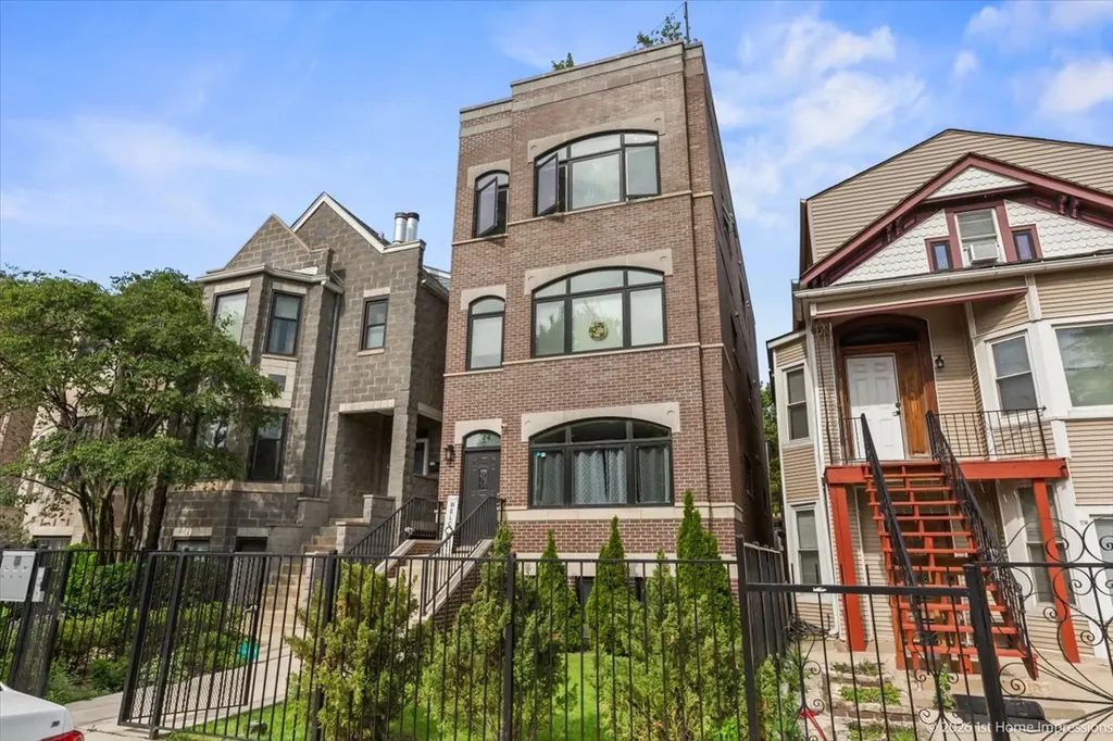824 South Bell Avenue Chicago IL 60612