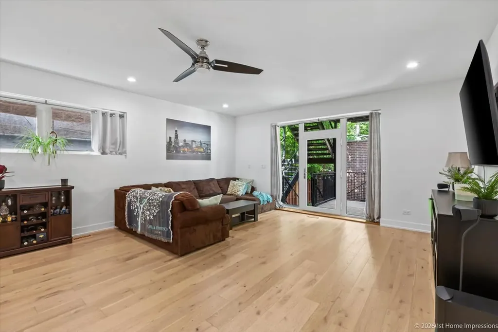 824 South Bell Avenue Chicago IL 60612