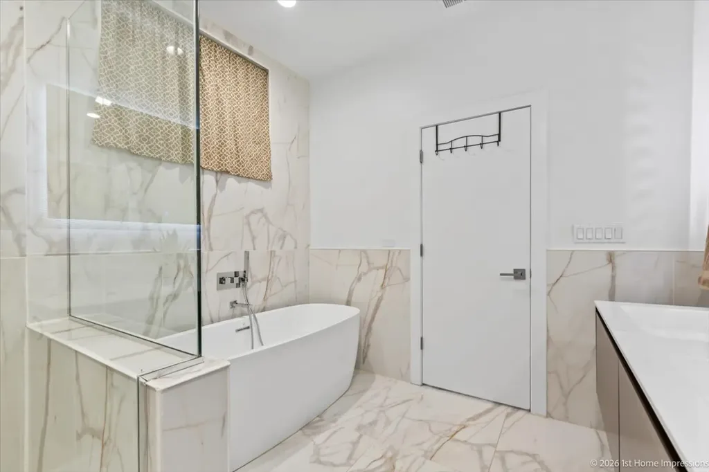 824 South Bell Avenue Chicago IL 60612