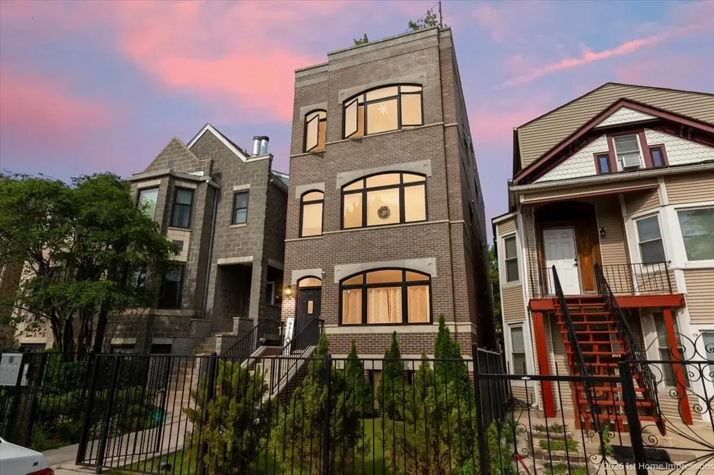 824 South Bell Avenue Chicago IL 60612