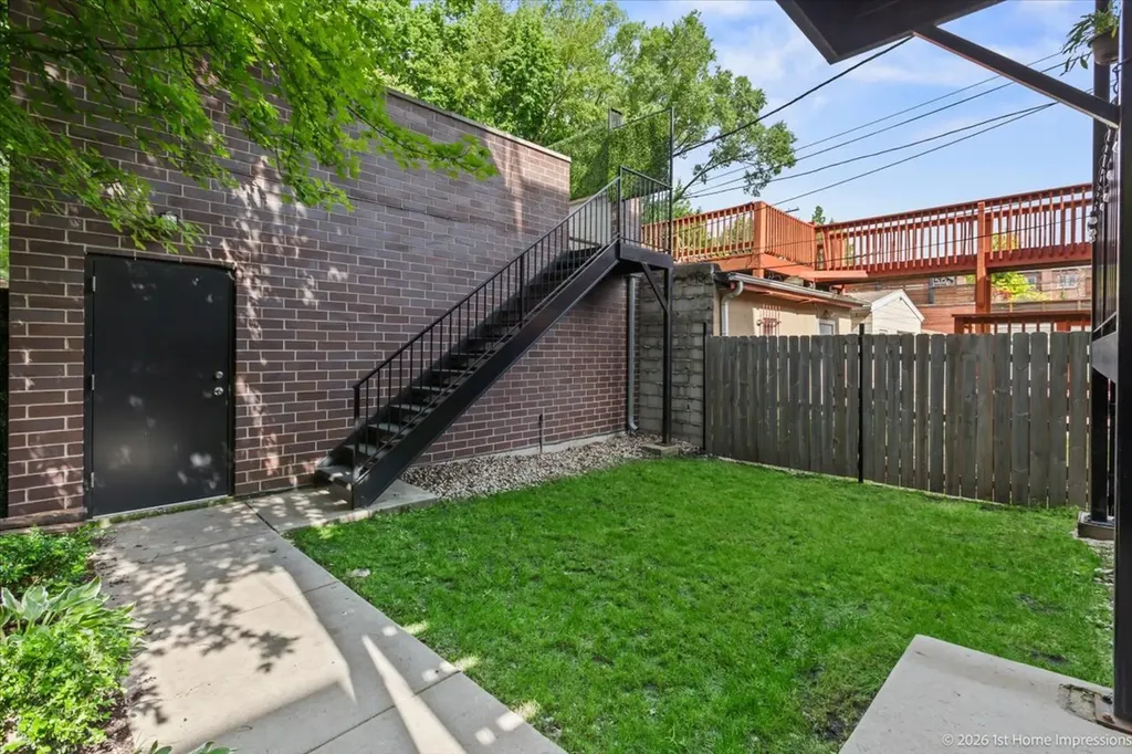 824 South Bell Avenue Chicago IL 60612