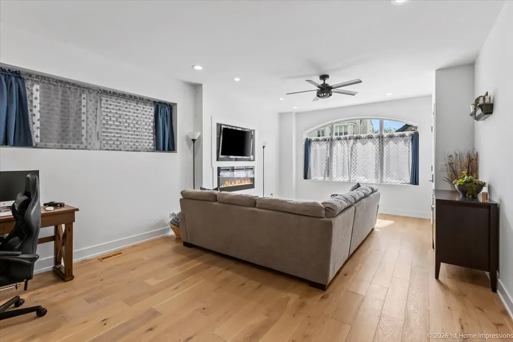 824 South Bell Avenue Chicago IL 60612