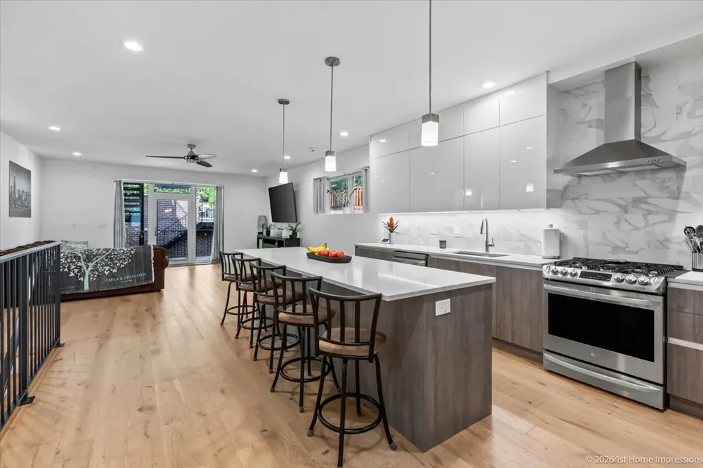 824 South Bell Avenue Chicago IL 60612