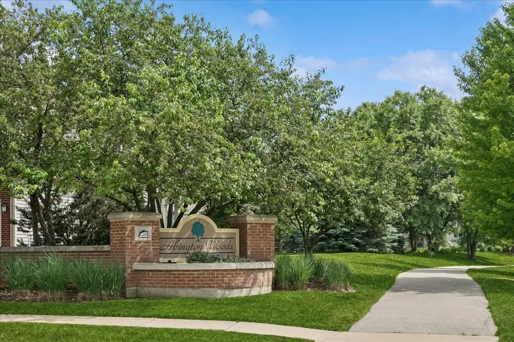 369 Abington Woods Drive Aurora IL 60502