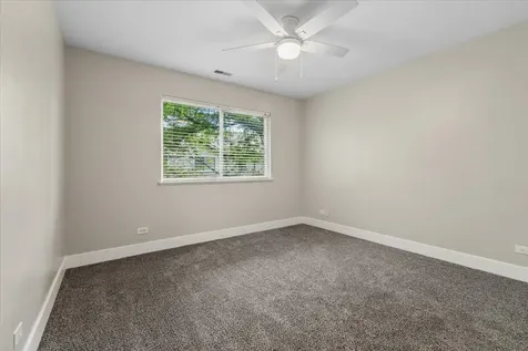 369 Abington Woods Drive Aurora IL 60502