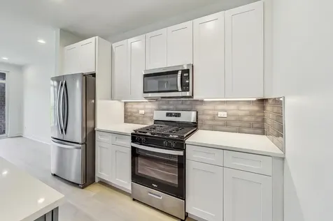 3355 North Southport Avenue Chicago IL 60657