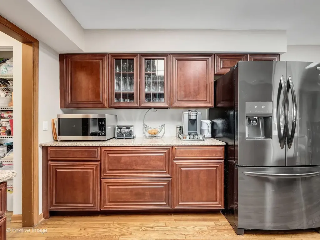 612 Stuart Drive Carol Stream IL 60188