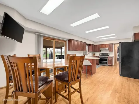 612 Stuart Drive Carol Stream IL 60188