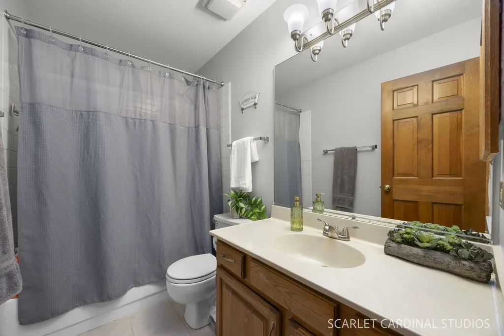 56 Forestview Lane Aurora IL 60502