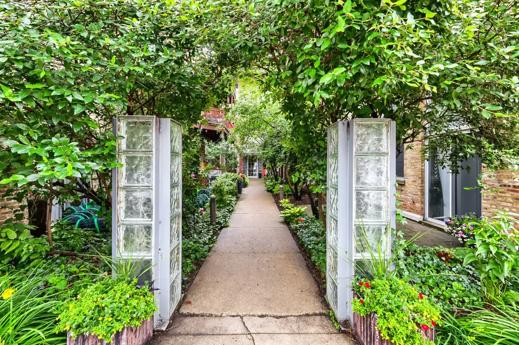 525 North Ada Street Chicago IL 60642