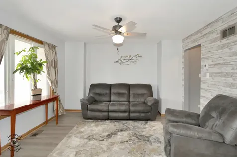 319 Mallards Cove Beecher IL 60401