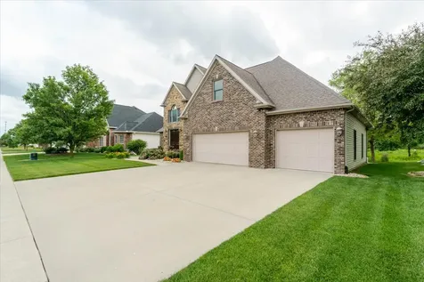 2104 Sinclair Court Bloomington IL 61704