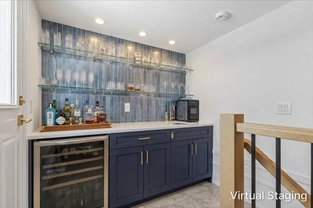 3856 North Whipple Street Chicago IL 60618
