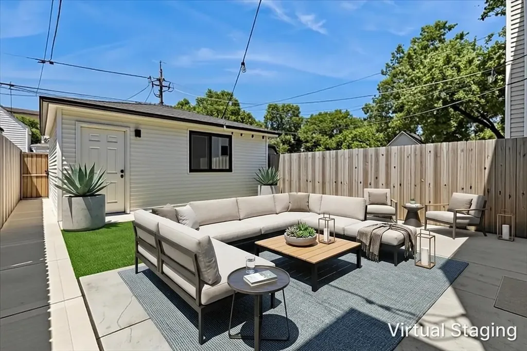 3856 North Whipple Street Chicago IL 60618