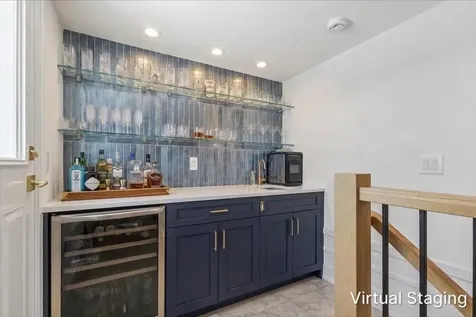 3856 North Whipple Street Chicago IL 60618