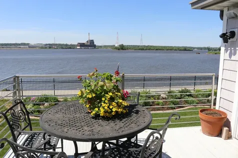 173 Beacon Harbor Circle East Moline IL 61244