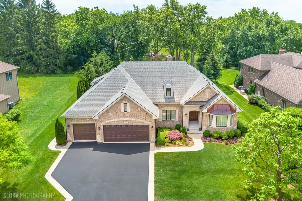 405 Fox Glove Lane Barrington IL 60010