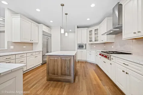 405 Fox Glove Lane Barrington IL 60010