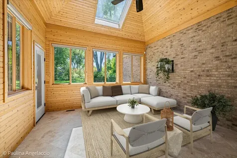 405 Fox Glove Lane Barrington IL 60010