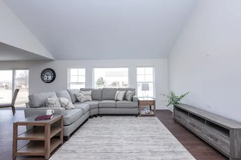 1009 Spring Street Manteno IL 60950