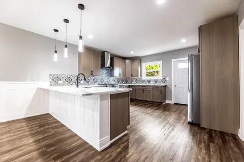 806 South 19th Avenue Maywood IL 60153