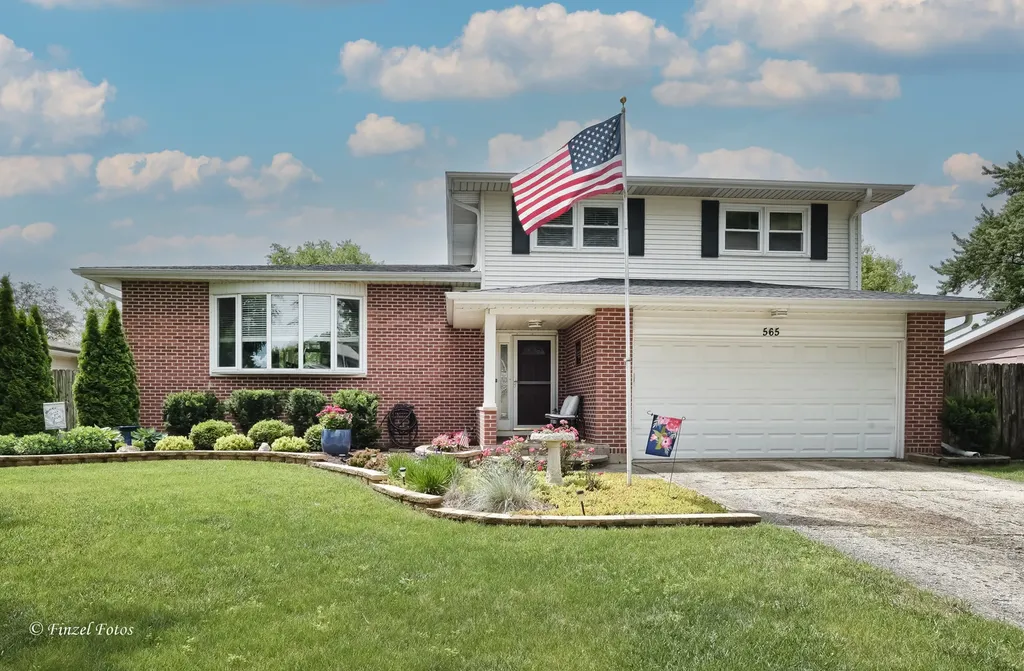 565 Concord Avenue South Elgin IL 60177