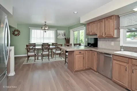 565 Concord Avenue South Elgin IL 60177