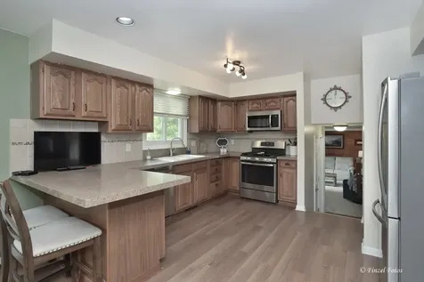 565 Concord Avenue South Elgin IL 60177