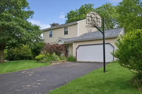 901 Portsmouth Drive Island Lake IL 60042