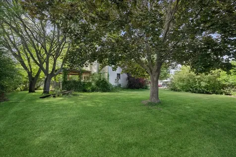 901 Portsmouth Drive Island Lake IL 60042