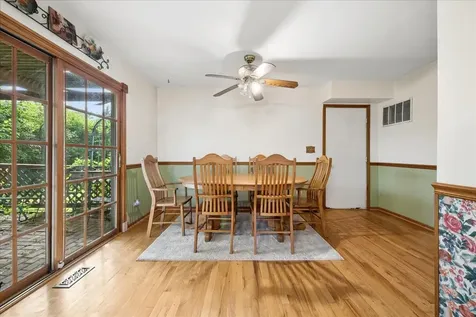 901 Portsmouth Drive Island Lake IL 60042